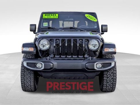 Used 2023 Jeep Gladiator Sport image 3