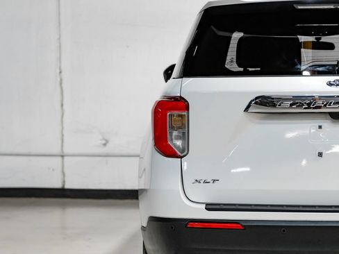 Used 2023 Ford Explorer XLT RWD image 49