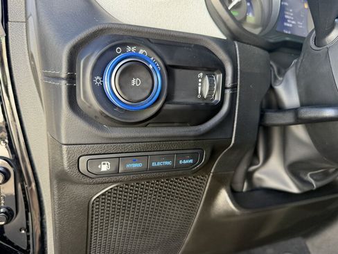Used 2025 Jeep Wrangler Unlimited Sahara AWD/4WD image 15