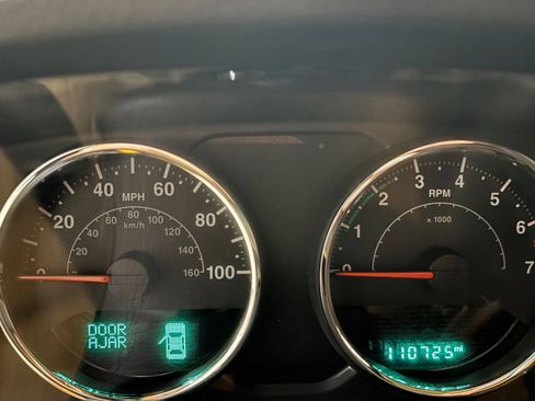 Used 2015 Jeep Wrangler Unlimited Sahara AWD/4WD image 17