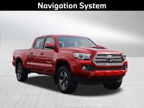Used 2017 Toyota Tacoma TRD Sport w/ Tow Package AWD/4WD image 4