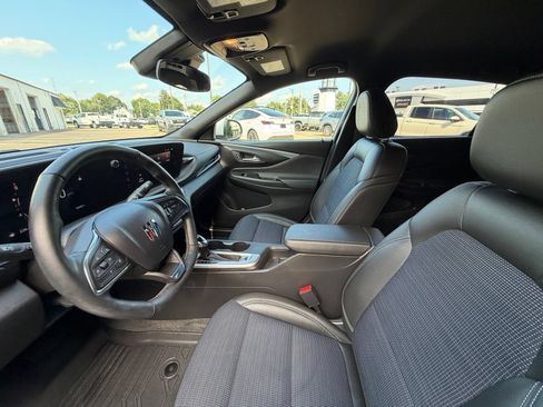 Used 2025 Buick Envista Preferred w/ Convenience I Package FWD image 4