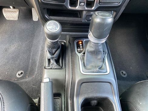 Used 2023 Jeep Wrangler Unlimited Sahara AWD/4WD image 12