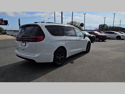 New 2026 Chrysler Pacifica Select w/ S Appearance Package FWD image 33