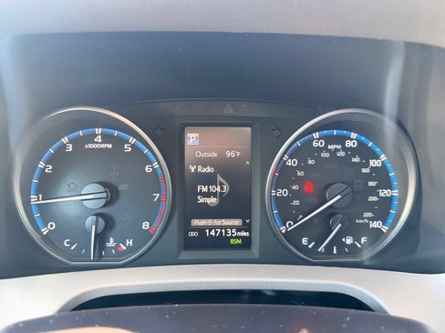 Used 2018 Toyota RAV4 XLE AWD/4WD image 5
