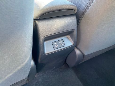 Used 2025 Toyota Corolla LE image 24