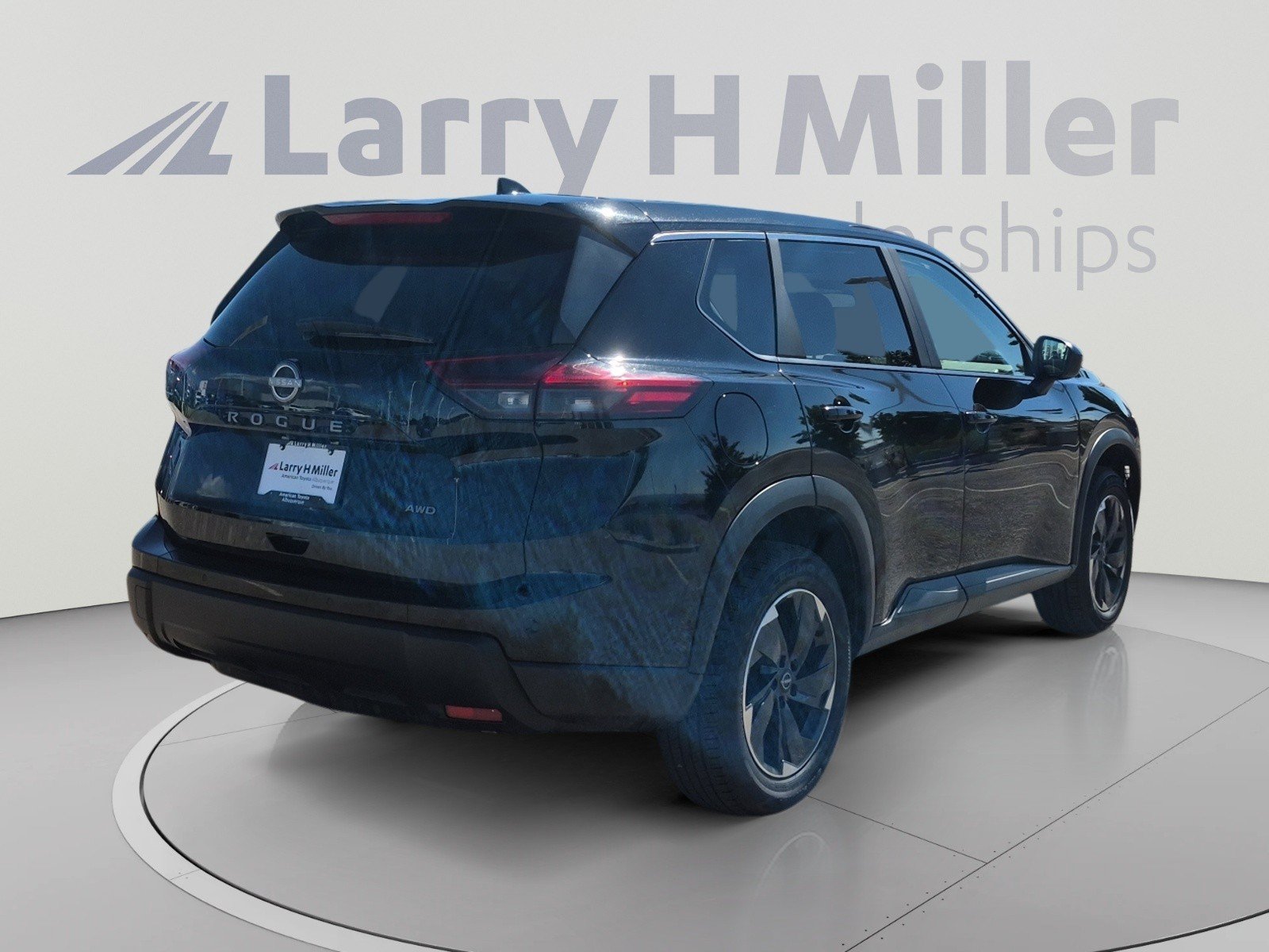 Used 2025 Nissan Rogue SV AWD/4WD image 5