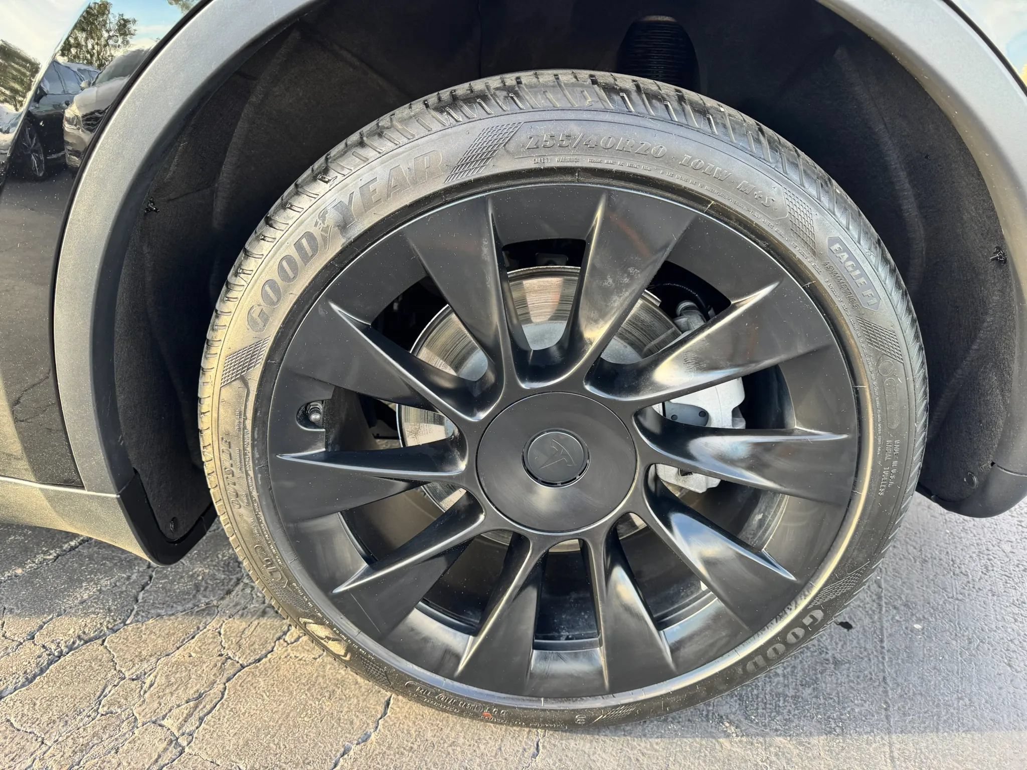 Used 2024 Tesla Model Y Long Range AWD/4WD image 42