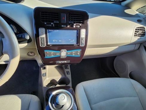 Used 2014 Nissan Leaf SV image 15