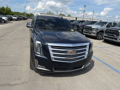 Used 2019 Cadillac Escalade ESV Platinum AWD/4WD image 32