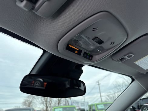 Used 2025 Chevrolet Trax LT w/ Driver Confidence Package image 28