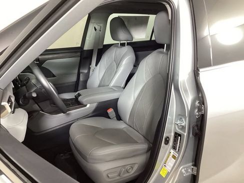 Used 2024 Toyota Highlander Platinum AWD/4WD image 31