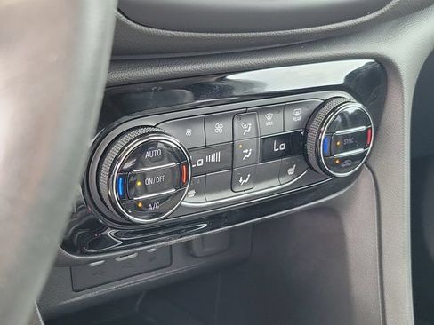Used 2022 Buick Encore GX Essence w/ Experience Buick Package FWD image 27