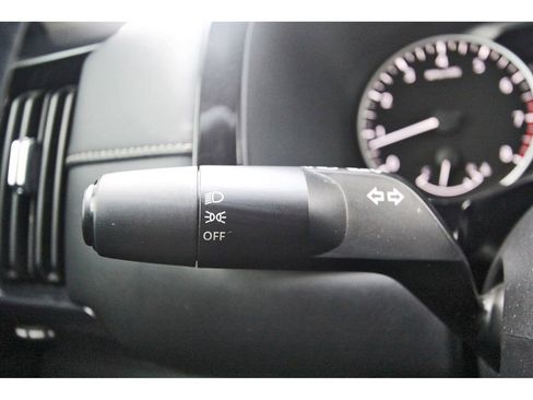 Used 2023 Nissan Pathfinder SV image 13