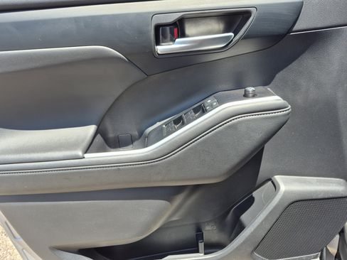 Certified 2025 Toyota Highlander XLE AWD/4WD image 15