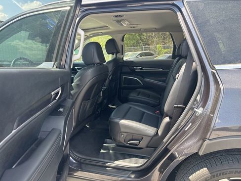 Used 2025 Kia Telluride S image 16