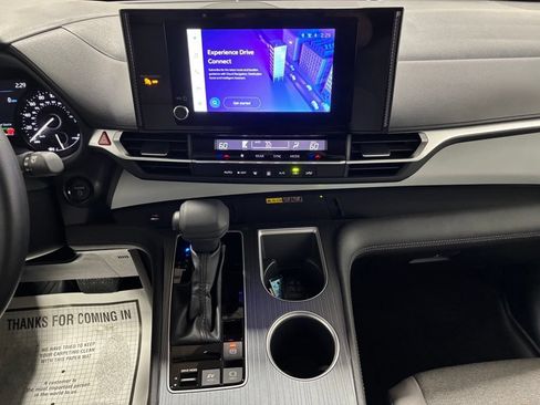 Used 2026 Toyota Sienna LE FWD image 25