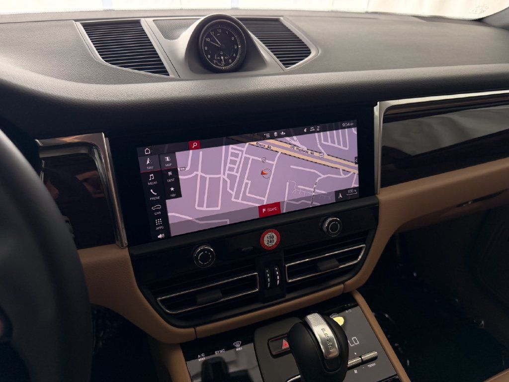 Certified 2026 Porsche Macan AWD/4WD image 23