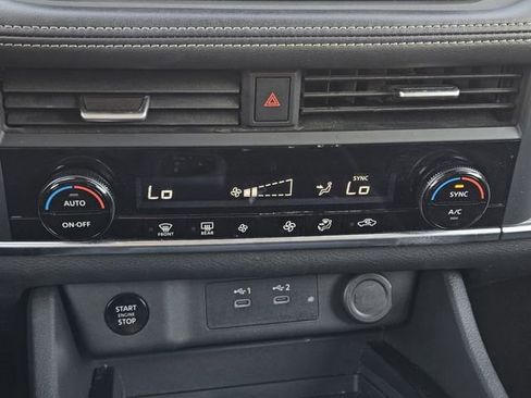 Used 2024 Nissan Rogue SV image 19