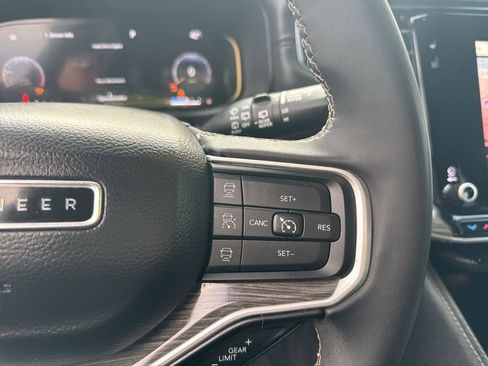 Used 2022 Jeep Wagoneer Series III w/ Flexible Seating Group image 15