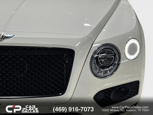 Used 2020 Bentley Bentayga AWD/4WD image 46