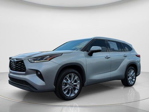 Used 2023 Toyota Highlander Limited image 1