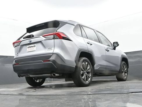 Used 2022 Toyota RAV4 XLE Premium AWD/4WD image 28