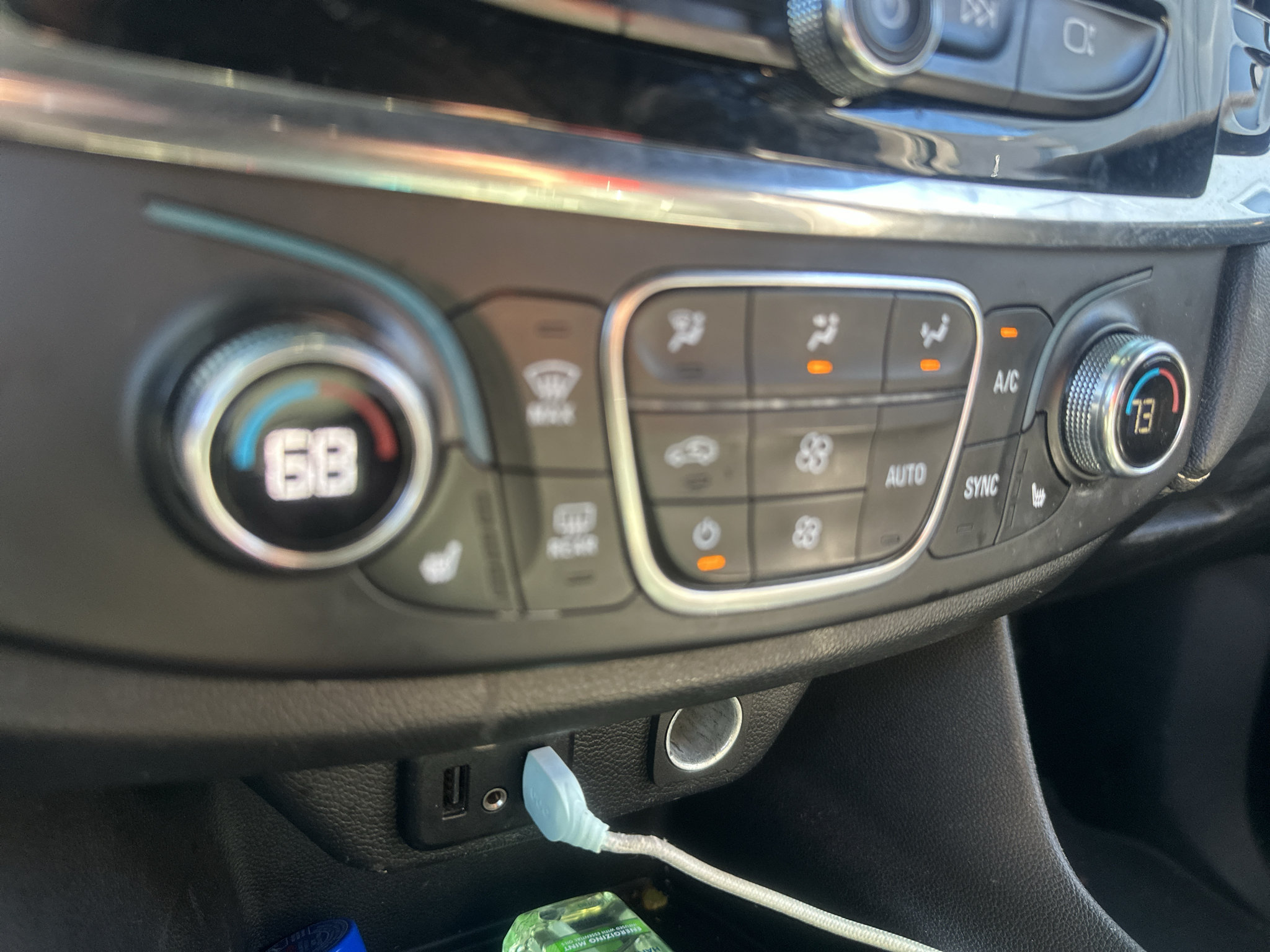 Used 2022 Chevrolet Traverse LT w/ Midnight/Sport Edition FWD image 6