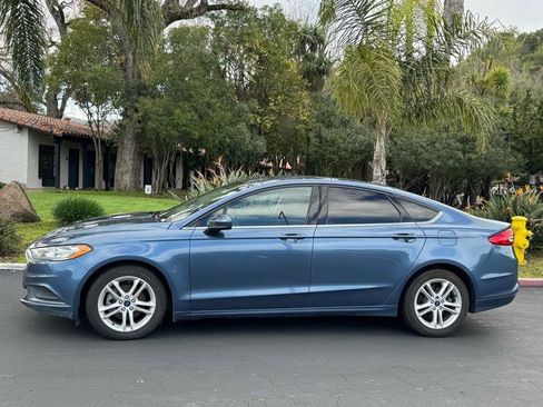 Used 2018 Ford Fusion SE w/ Fusion SE Technology Package image 2