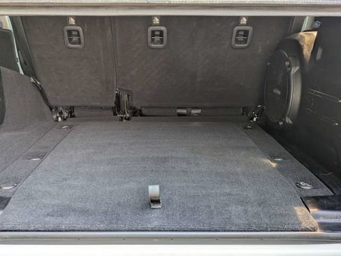 Used 2018 Jeep Wrangler Unlimited Sahara AWD/4WD image 15