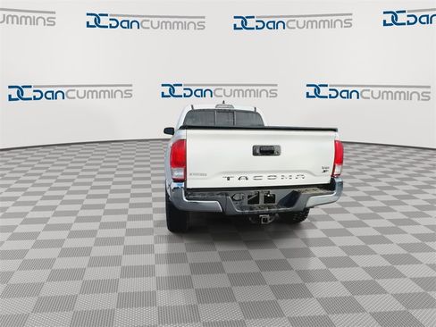 Used 2016 Toyota Tacoma SR5 image 7