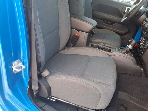 Used 2025 Jeep Wrangler Sahara image 7