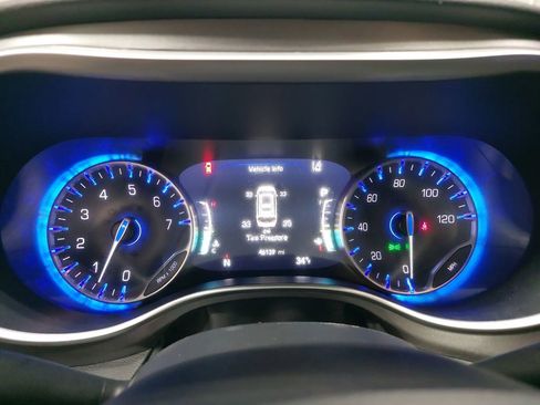 Used 2024 Chrysler Pacifica Touring-L image 21