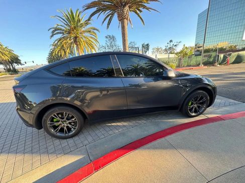 Used 2024 Tesla Model Y Long Range RWD image 7
