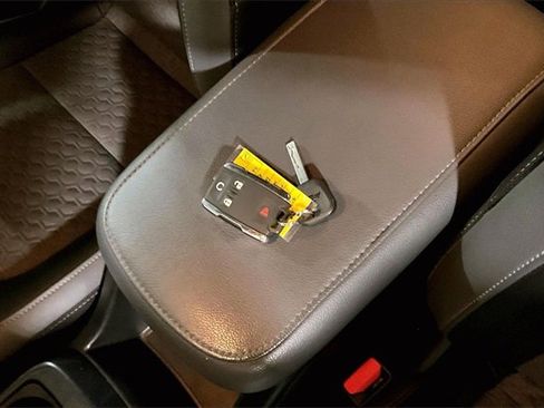 Used 2017 Chevrolet Colorado Z71 image 30