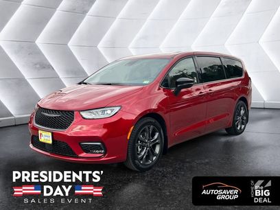 New 2026 Chrysler Pacifica Select