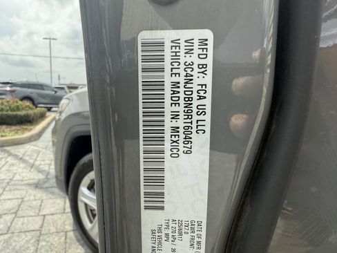 Used 2024 Jeep Compass Latitude image 25