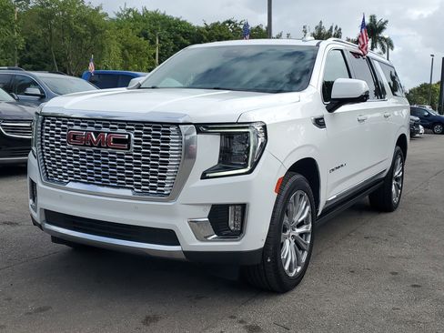 Used 2023 GMC Yukon XL Denali image 2