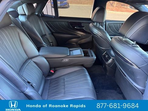 Used 2018 Lexus LS 500 AWD w/ Luxury Package image 19
