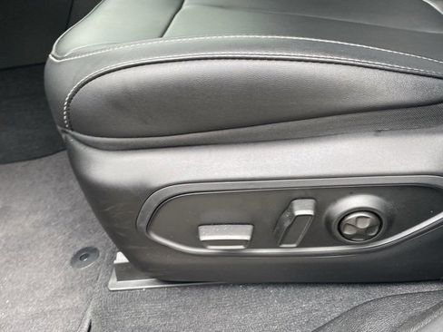 Used 2025 Jeep Grand Cherokee Limited image 16