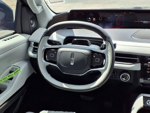 New 2026 Lincoln Navigator L Black Label AWD/4WD image 11