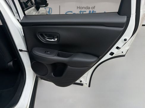 Used 2023 Honda HR-V LX image 29