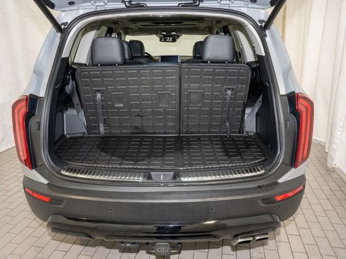 Used 2022 Kia Telluride SX w/ SX Prestige Package image 6