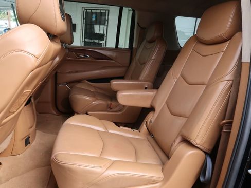 Used 2015 Cadillac Escalade ESV Platinum AWD/4WD image 8