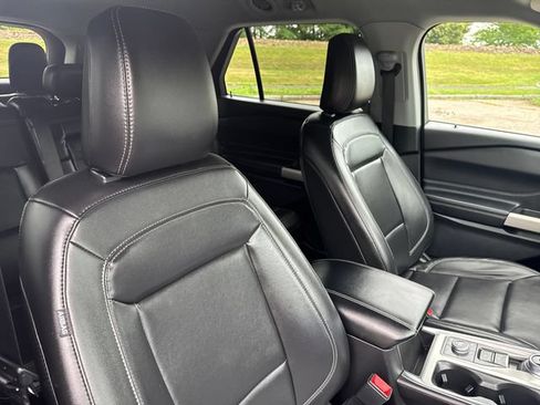 Used 2023 Ford Explorer XLT w/ Equipment Group 202A AWD/4WD image 40
