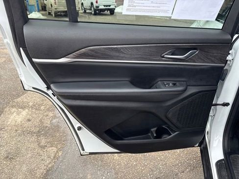 Used 2023 Jeep Grand Cherokee L Limited image 7