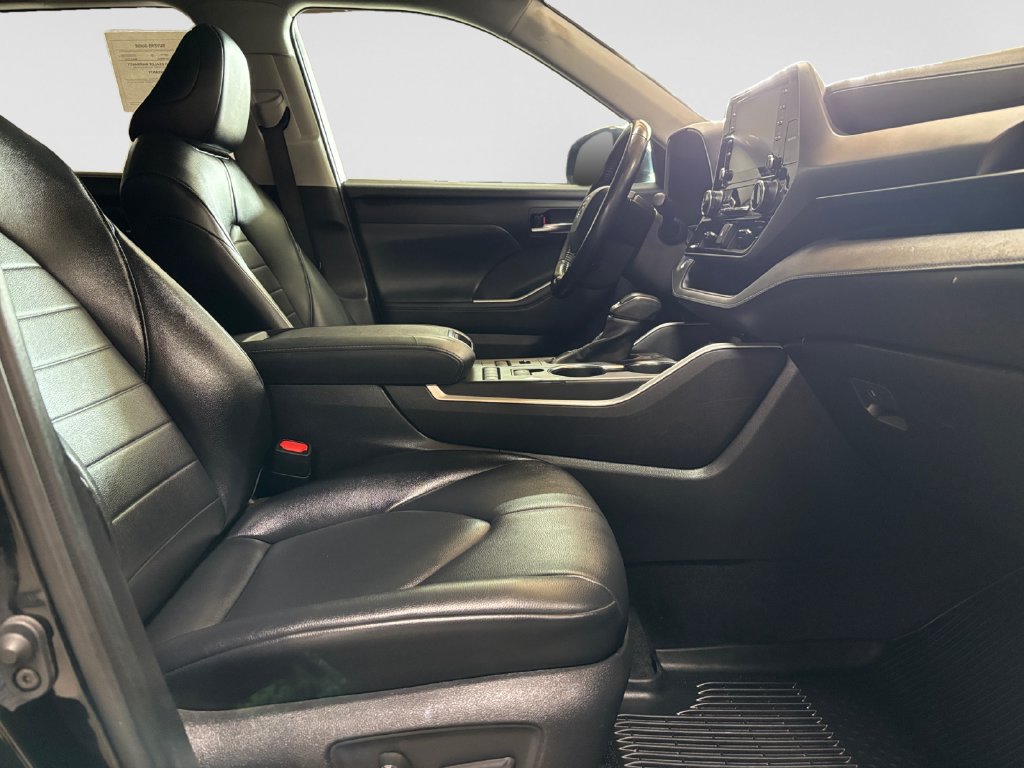 Used 2021 Toyota Highlander XLE AWD/4WD image 15