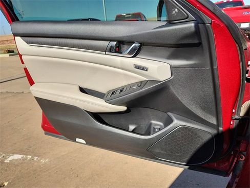 Used 2021 Honda Accord Touring image 13