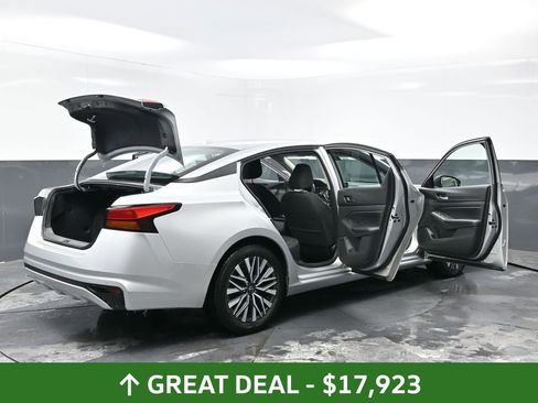 Used 2024 Nissan Altima 2.5 SV FWD image 51