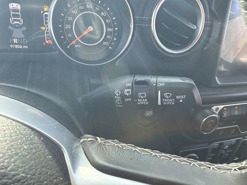 Used 2019 Jeep Wrangler Unlimited Sahara image 32